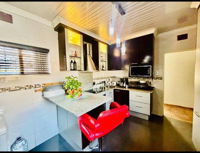 3 BEDROOM HOUSE FOR SALE IN VANDERBIJLPARK CE 3